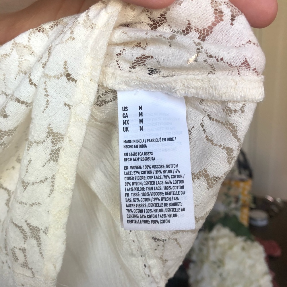 AE High Neck Cream Lace Detailing Tank - Picture 4 of 4